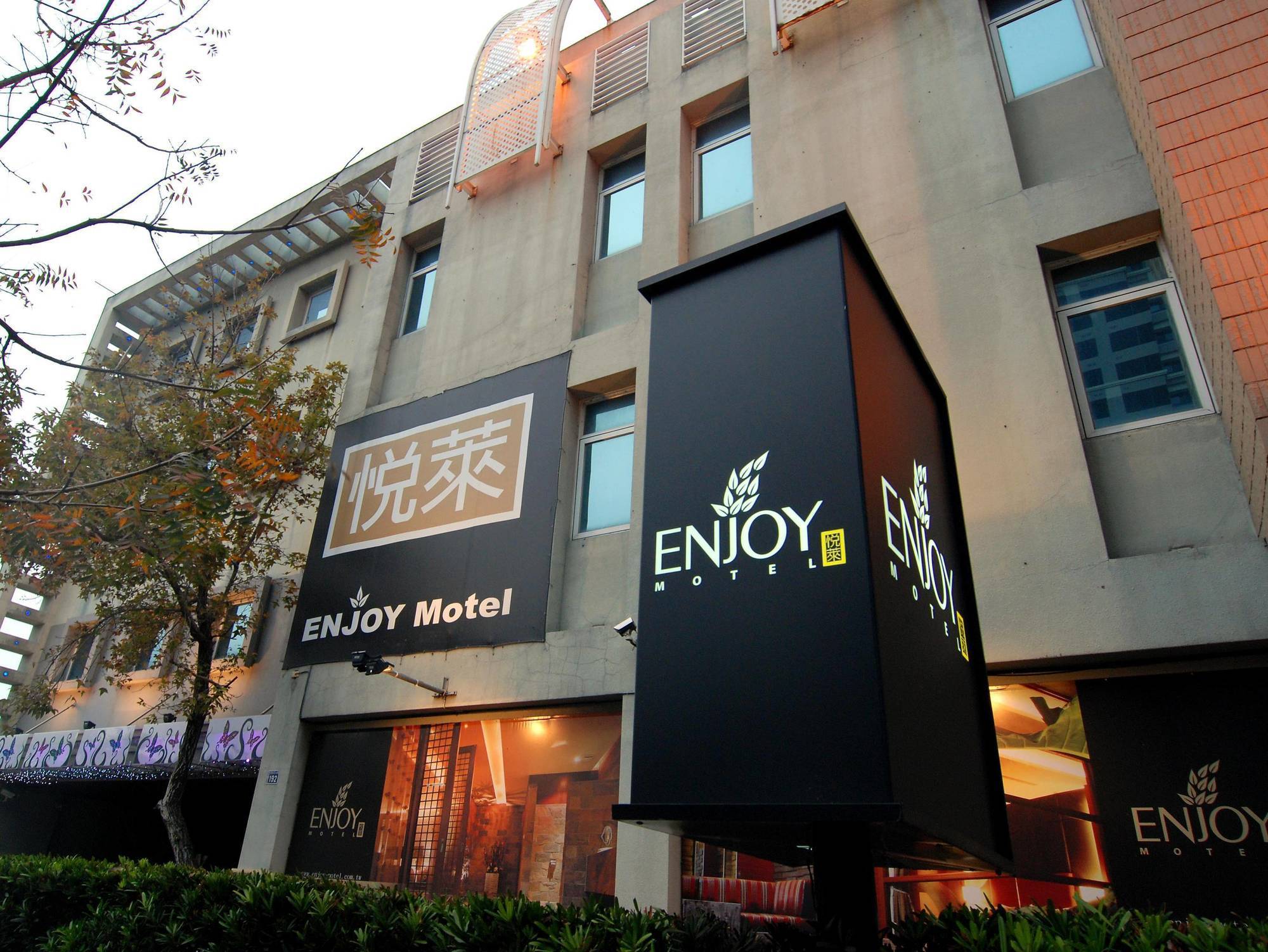 In Night Hotel Taichung Exterior foto